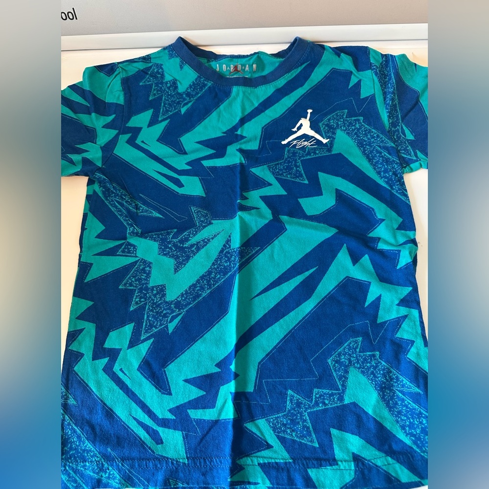 Boys Air Jordan Tee Shirt, size small (8-10 years)